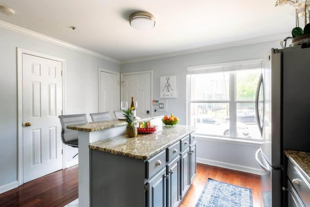 Walk To Broadway Charming Modern Historic Townhome Nashville Eksteriør bilde